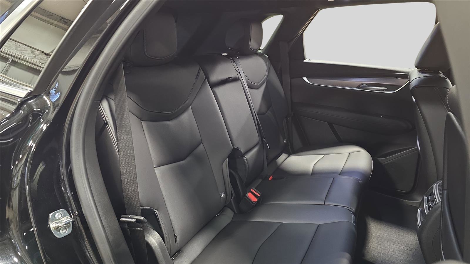 Used 2025 Cadillac XT5 Luxury w/ LPO, Floor Liner Package image 17