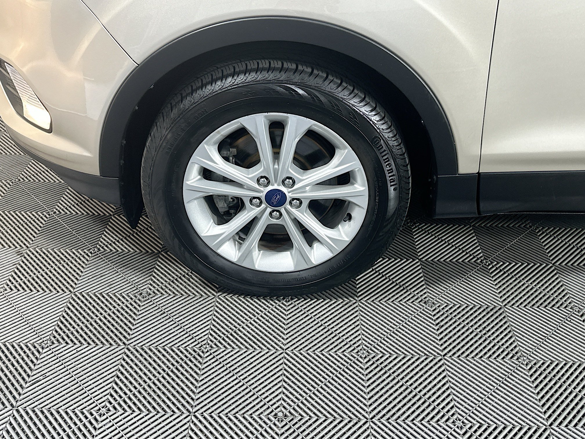 Used 2018 Ford Escape SEL w/ Ford Safe & Smart Package AWD/4WD image 11
