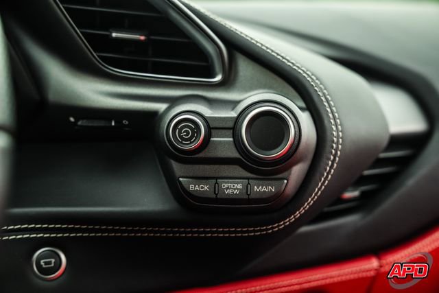 Used 2018 Ferrari 488 GTB RWD image 13