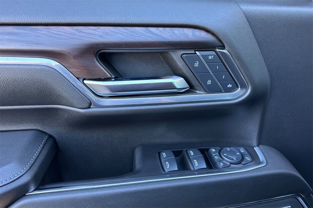 Used 2024 GMC Sierra 2500 SLT w/ SLT Premium Package image 11