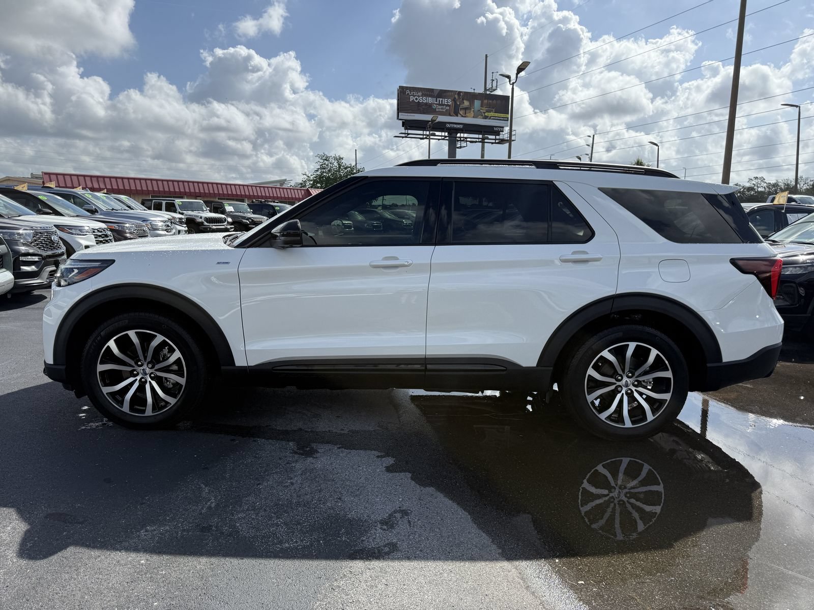 Used 2025 Ford Explorer ST-Line RWD image 8