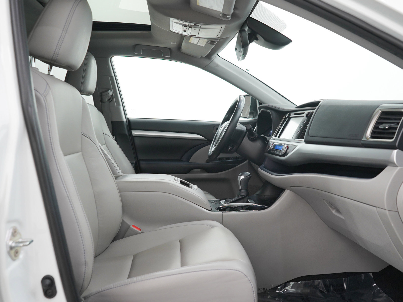 Used 2019 Toyota Highlander XLE FWD image 11