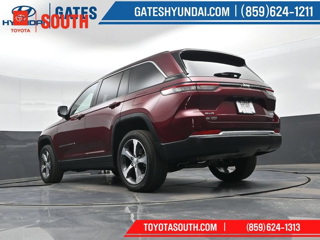 Used 2023 Jeep Grand Cherokee Limited AWD/4WD image 41
