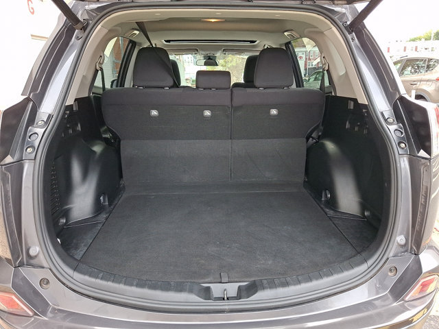 Used 2018 Toyota RAV4 XLE FWD image 28