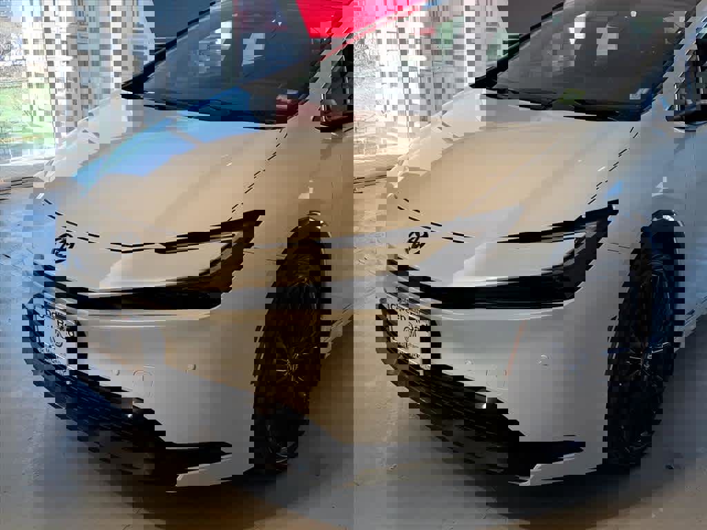 Used 2025 Toyota Prius AWD image 7