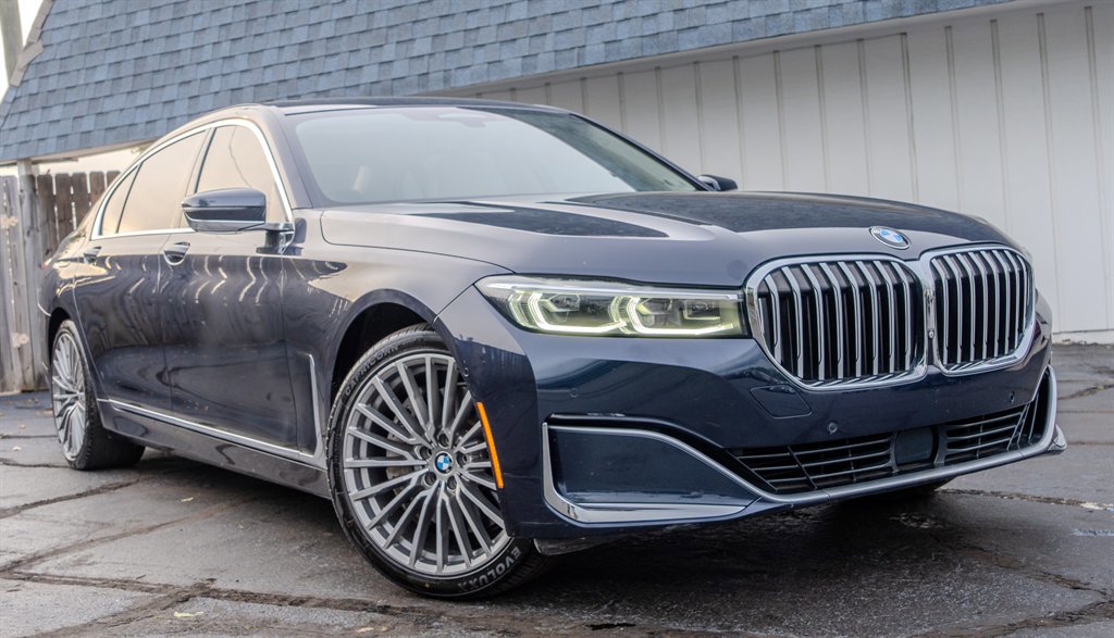 Used 2020 BMW 750i xDrive w/ Executive Package AWD/4WD image 3