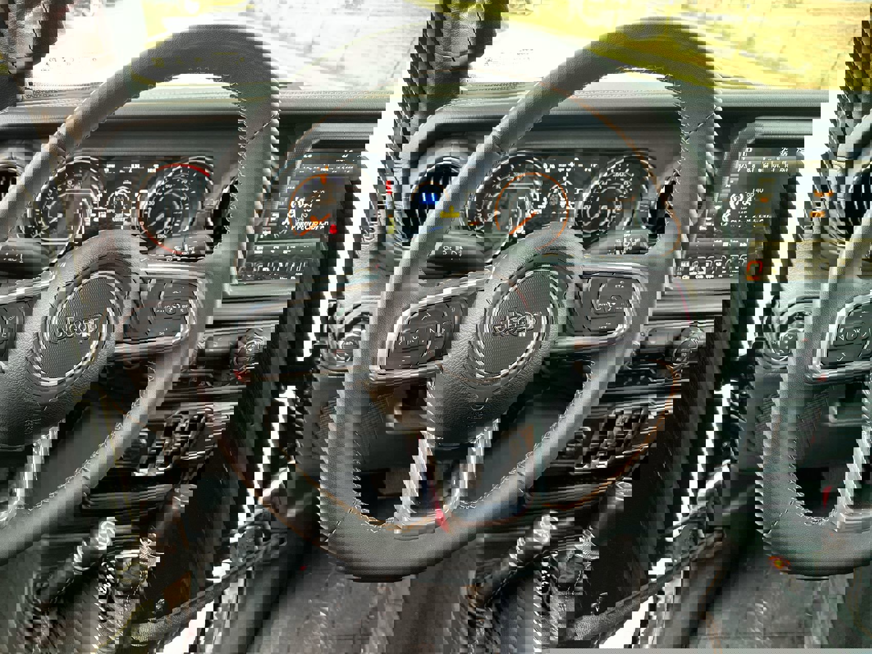 Used 2023 Jeep Gladiator Overland image 14