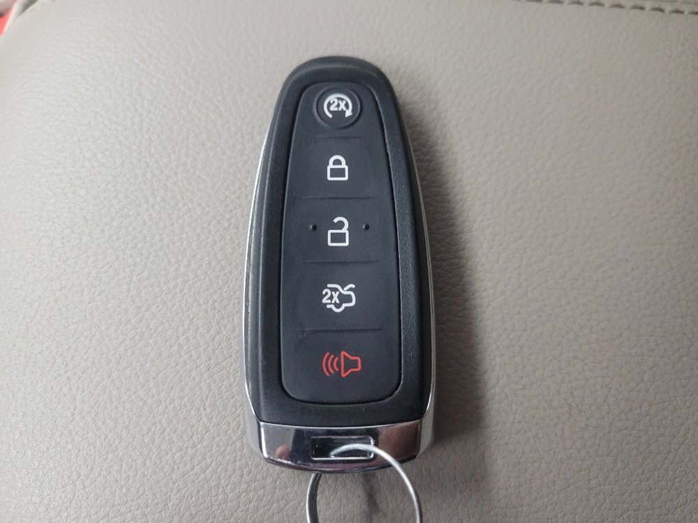 Used 2016 Ford Escape Titanium image 32