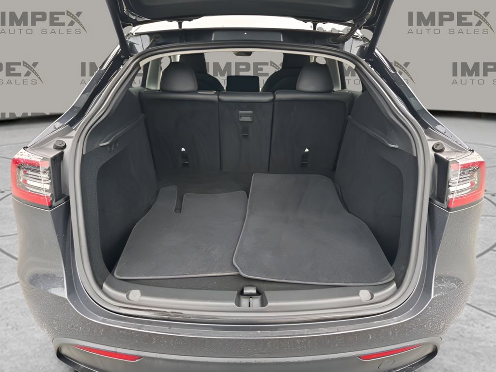 Used 2024 Tesla Model Y Long Range RWD image 31