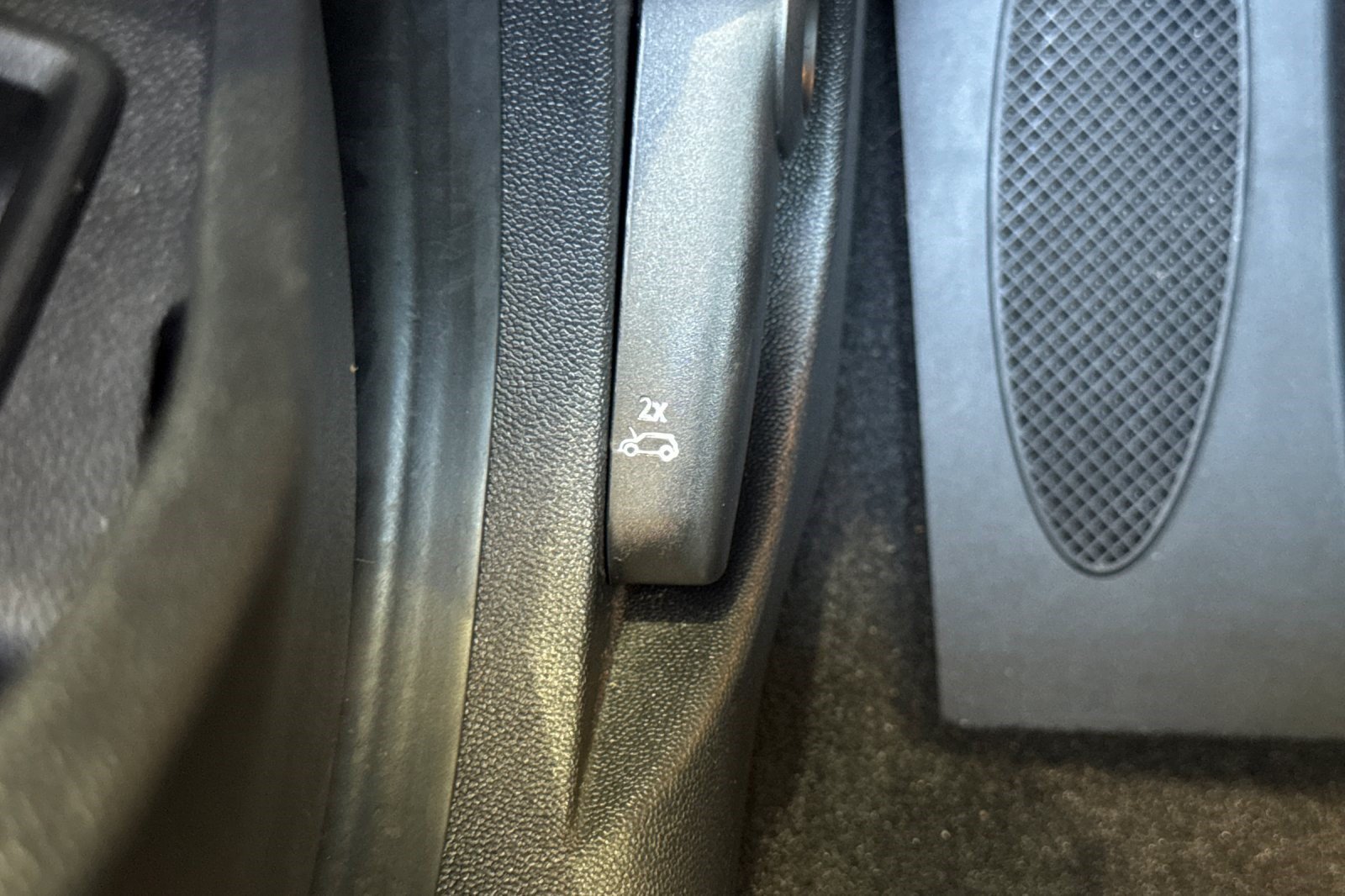 Used 2025 MINI Cooper 2-Door Hardtop FWD image 36