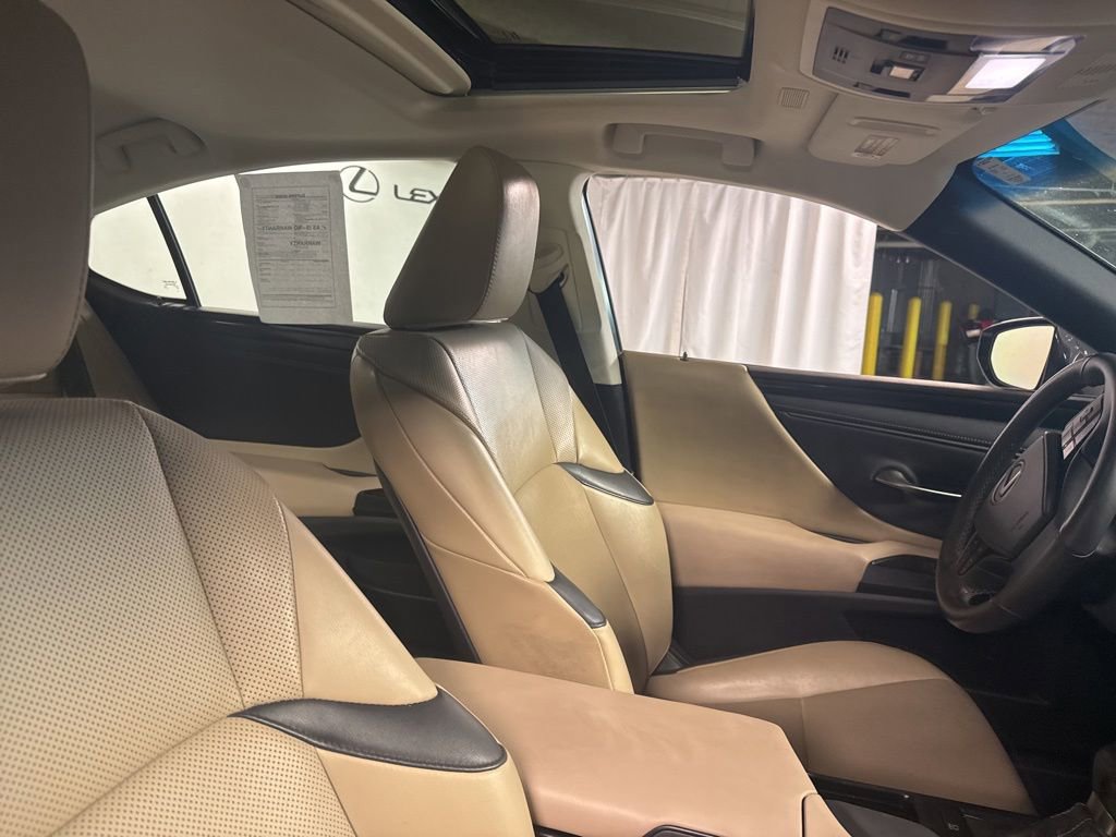 Used 2021 Lexus ES 250 w/ Accessory Package 2 AWD/4WD image 9