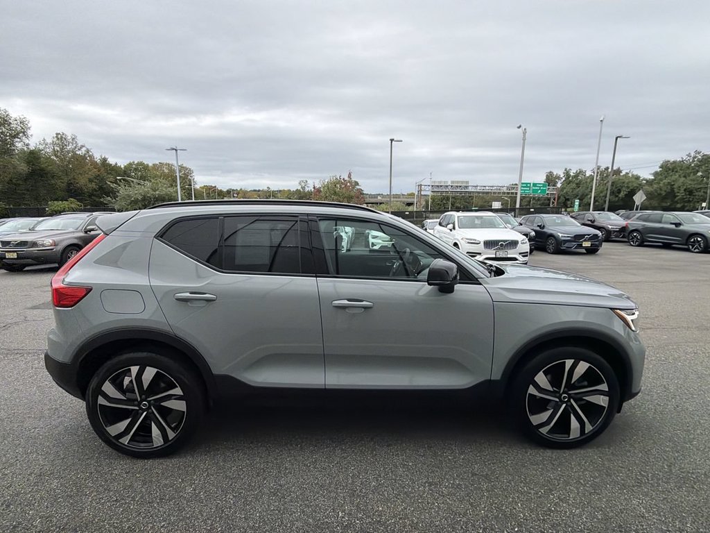 Certified 2024 Volvo XC40 B5 Plus w/ Climate Package AWD/4WD image 9