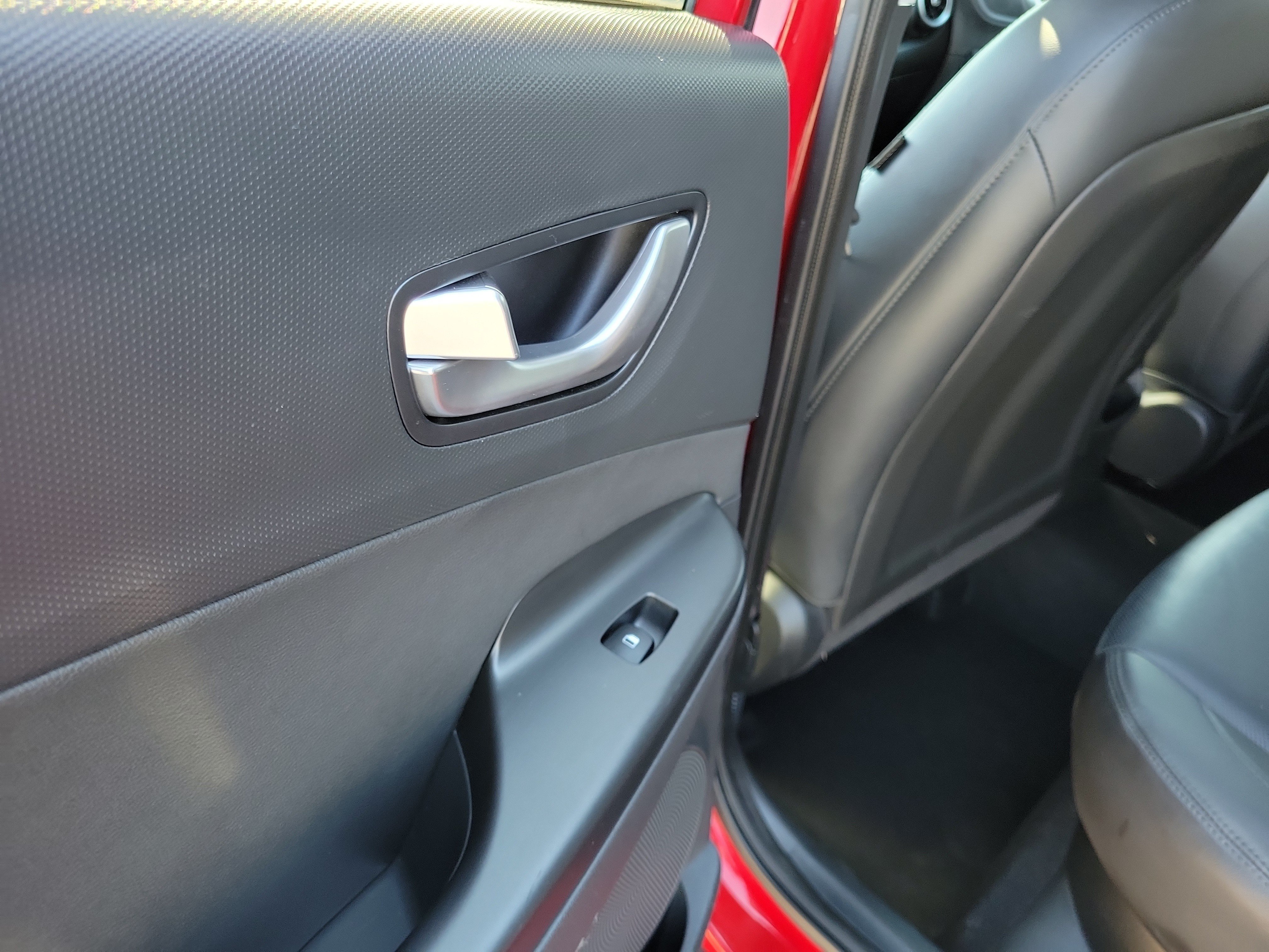 Used 2022 Hyundai Kona Limited FWD image 13