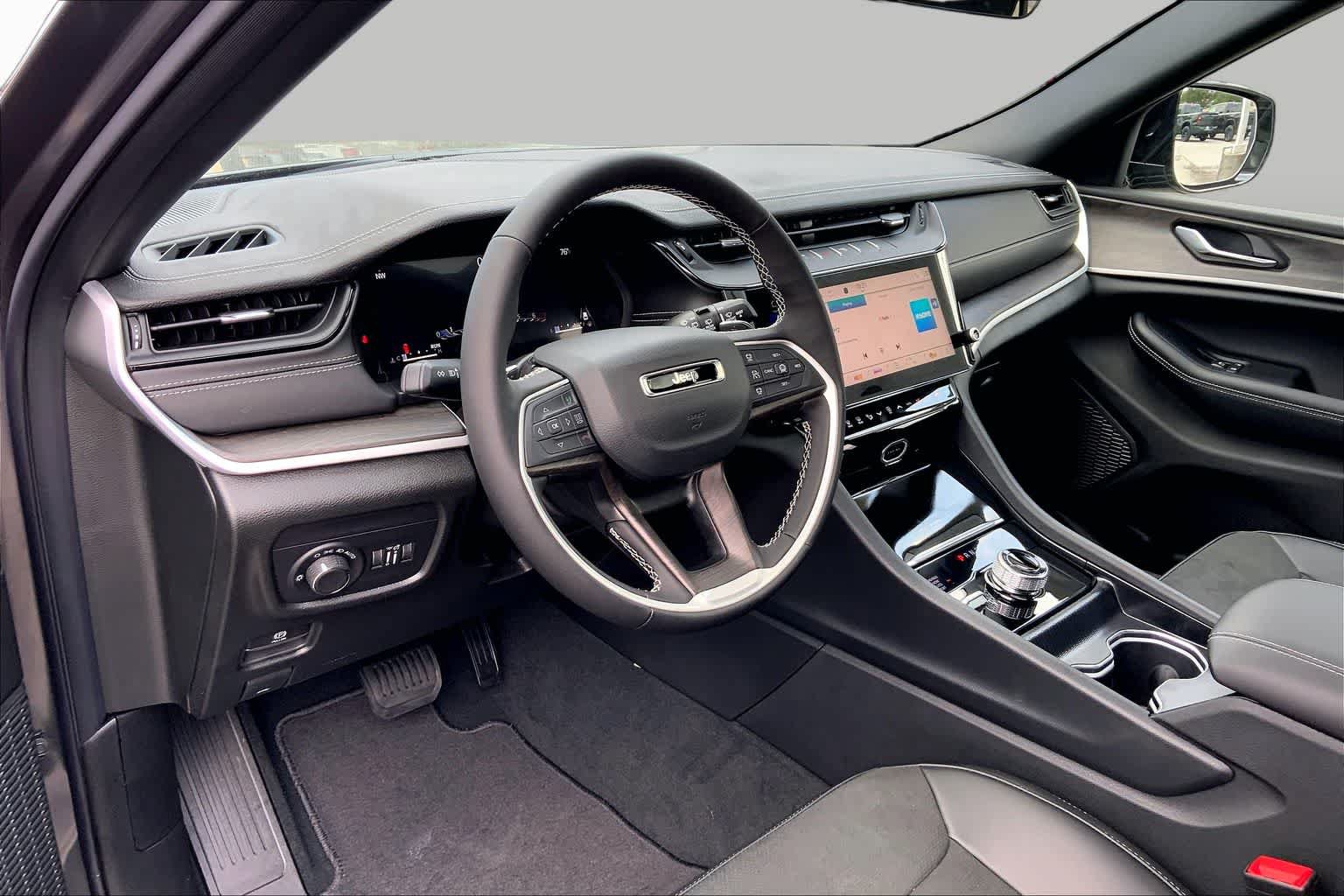 New 2026 Jeep Grand Cherokee Altitude AWD/4WD image 6