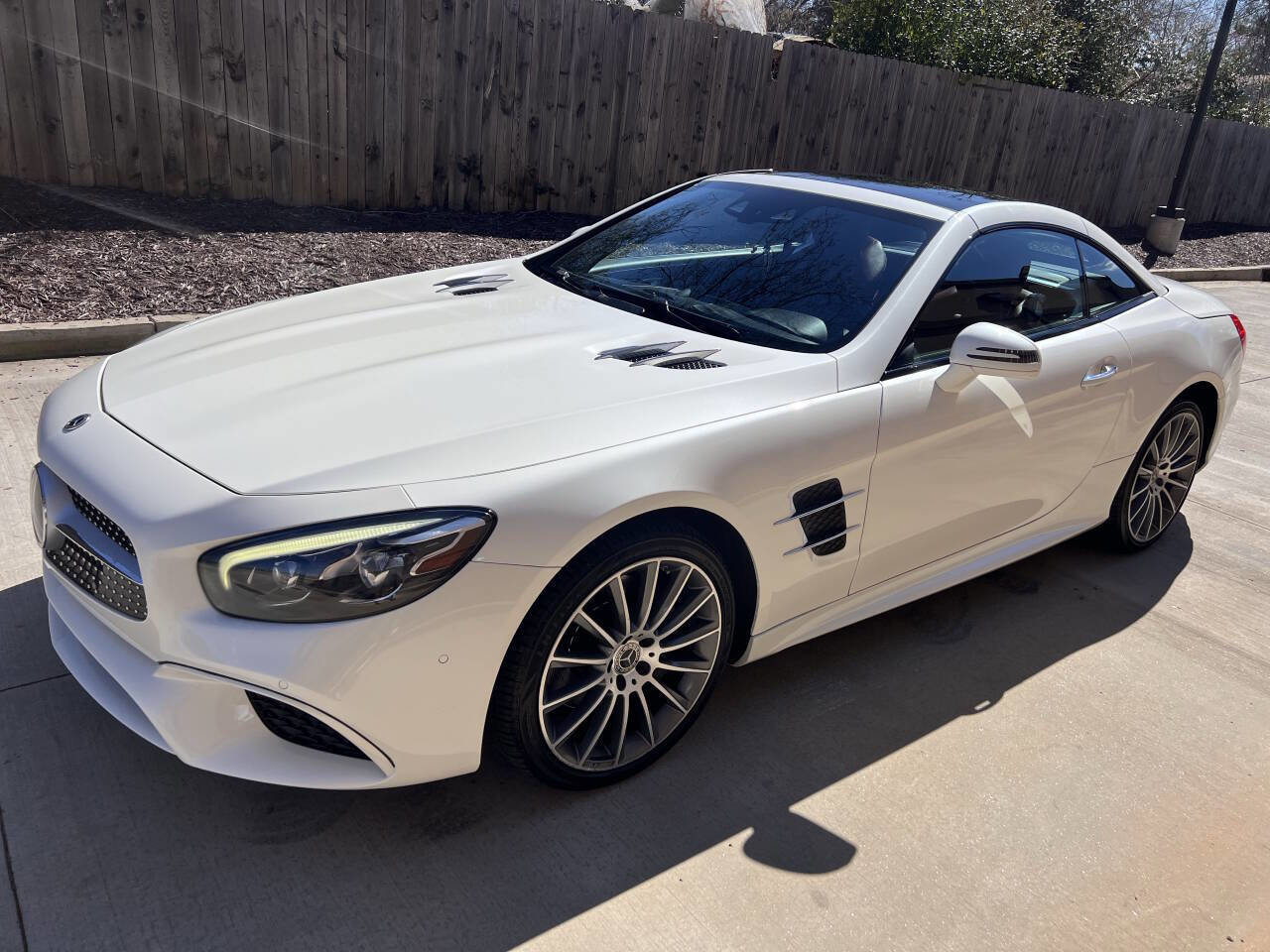 Used 2018 Mercedes-Benz SL 550 SL 550 2dr Roadster w/ Driver Assistance Package image 3