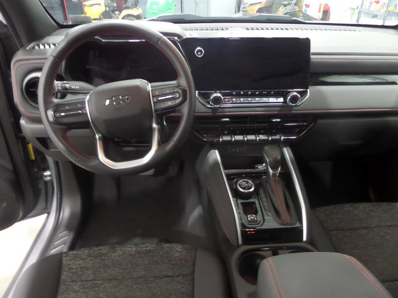 Used 2024 Chevrolet Colorado Z71 w/ Z71 Convenience Package 2 image 9
