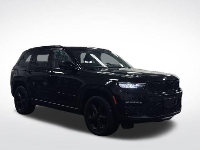 Used 2023 Jeep Grand Cherokee Limited w/ Black Appearance Package image 4