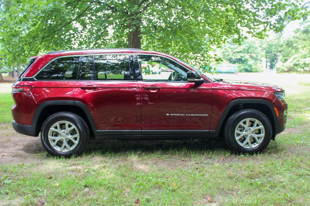 Used 2023 Jeep Grand Cherokee 4WD 4xe image 2