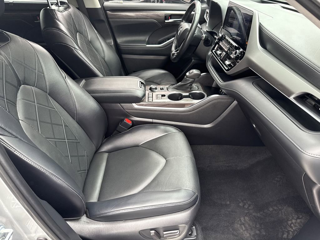 Used 2022 Toyota Highlander Platinum image 14
