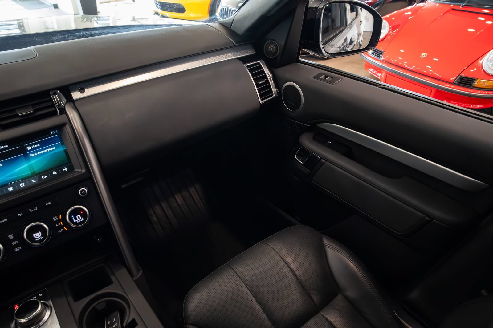 Used 2020 Land Rover Discovery Landmark AWD/4WD image 11