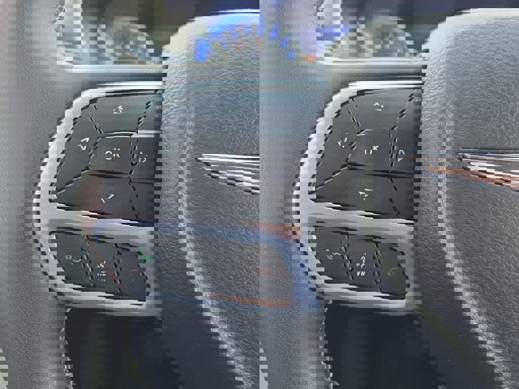 Used 2024 Chrysler Pacifica Touring-L image 19