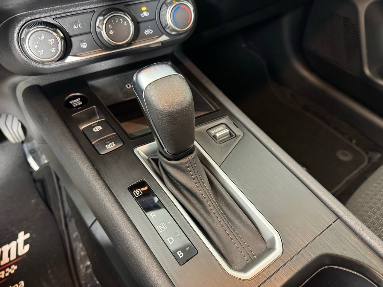 Used 2025 Nissan Kicks S image 18