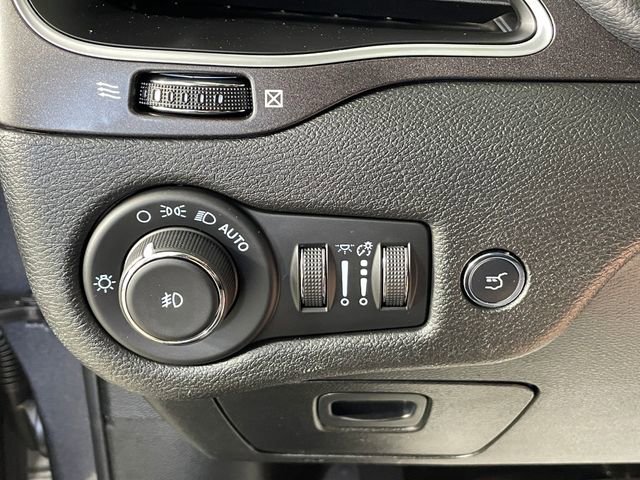 Used 2021 Jeep Cherokee Trailhawk w/ Sun, Sound & Nav Group AWD/4WD image 14