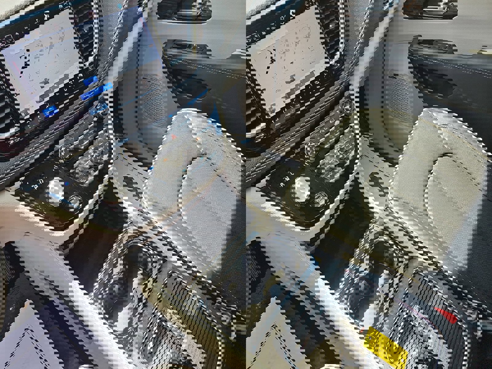 Used 2023 Chrysler Pacifica Limited w/ Uconnect Theater Family Group image 27