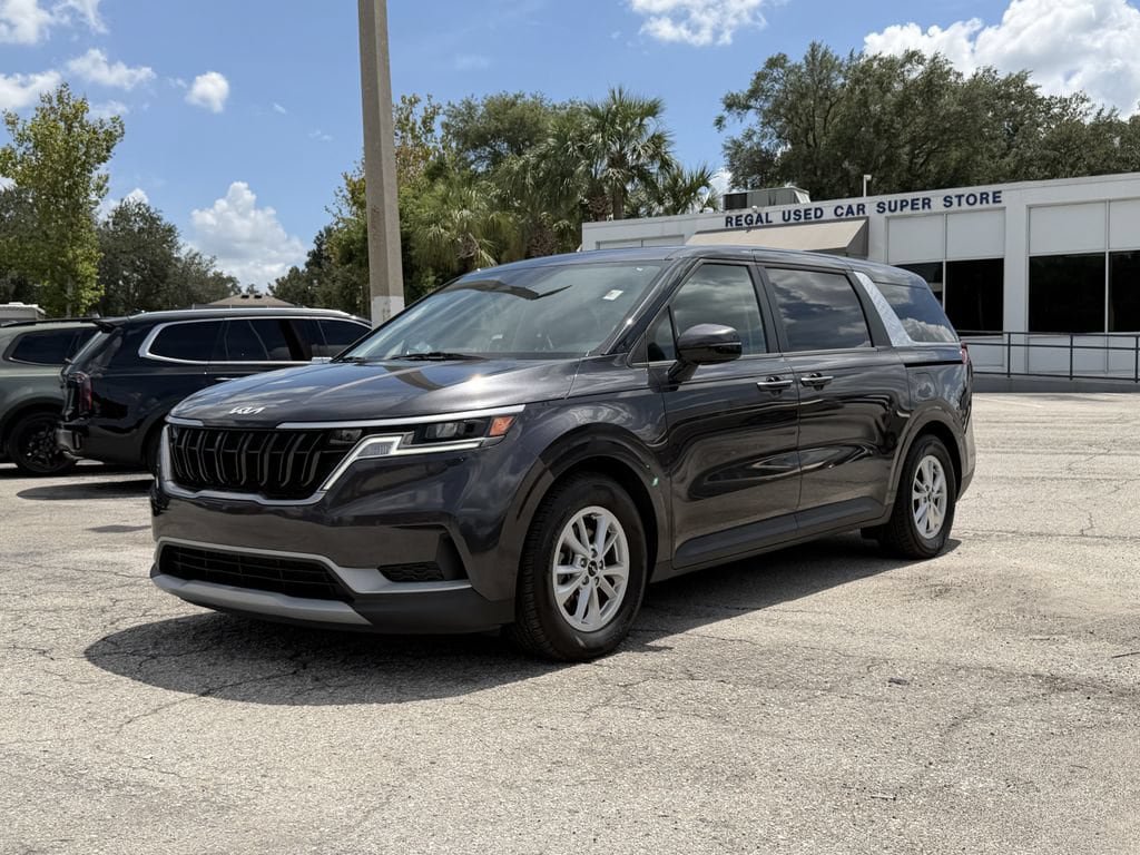 Certified 2024 Kia Carnival LX FWD image 8