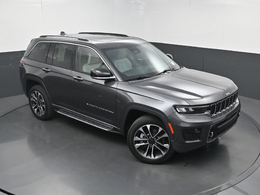 Used 2022 Jeep Grand Cherokee Overland w/ Luxury Tech Group IV RWD image 40