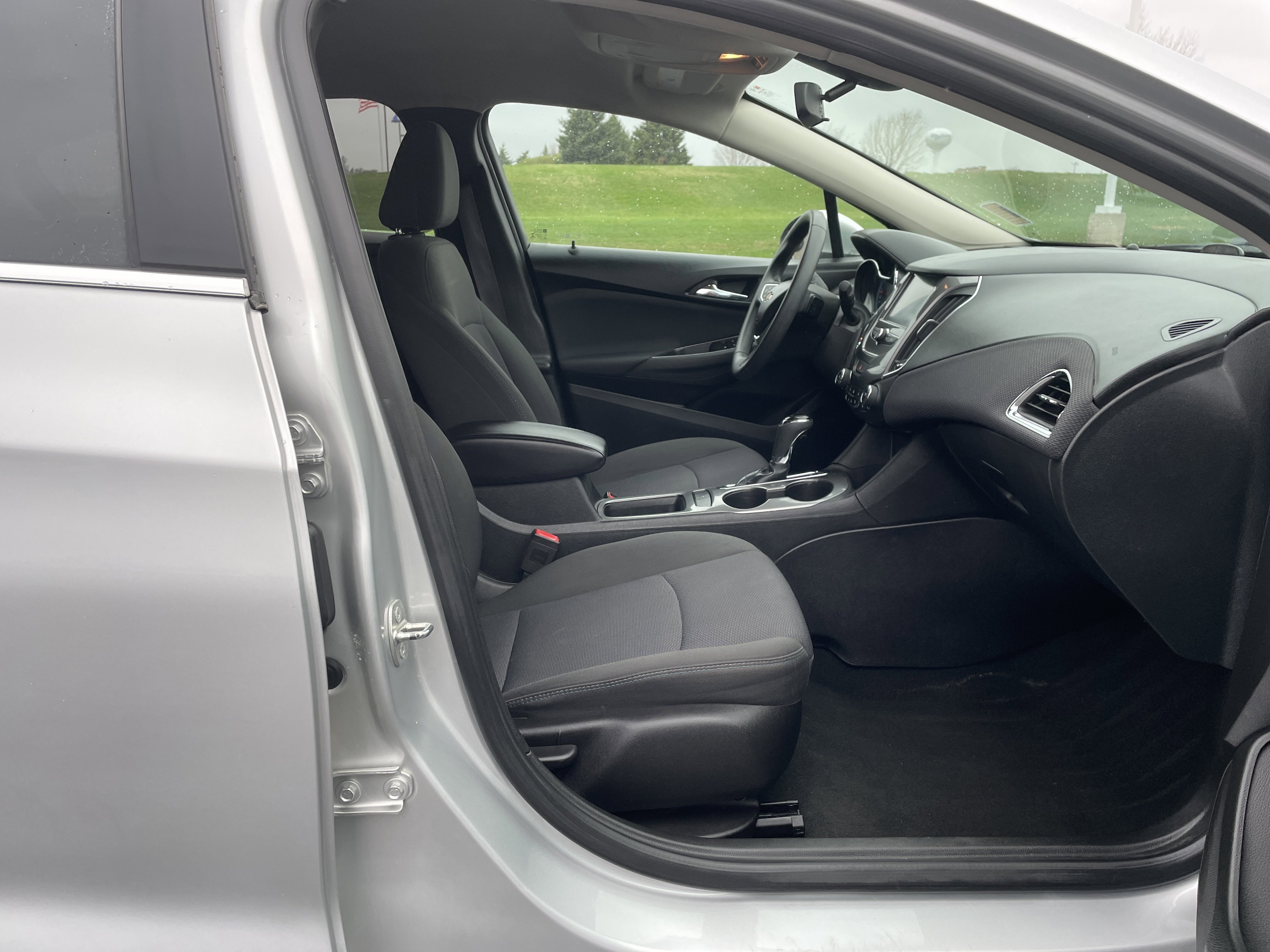 Used 2017 Chevrolet Cruze LT w/ Convenience Package image 23