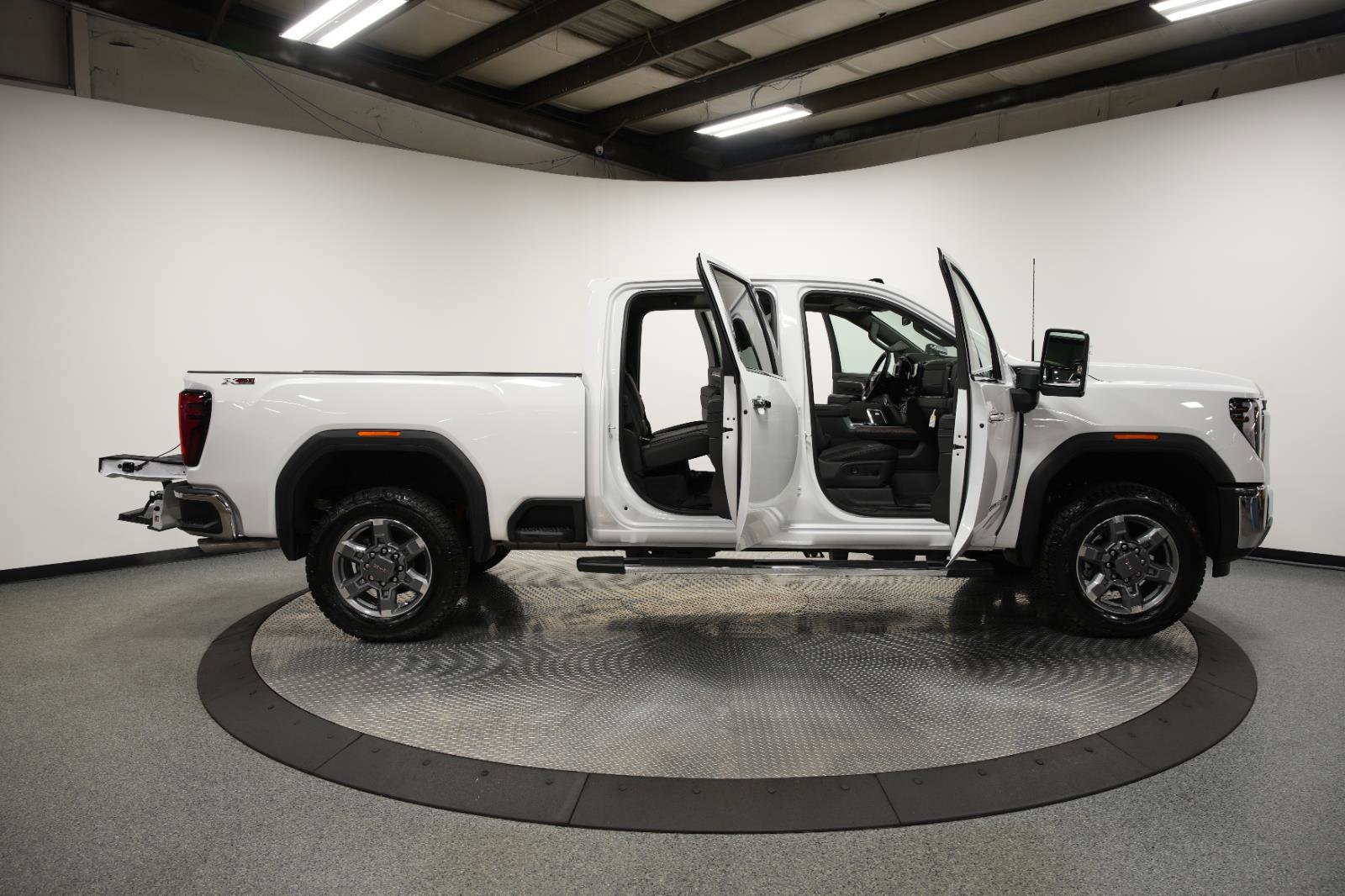 New 2026 GMC Sierra 2500 SLT w/ SLT Premium Package image 10