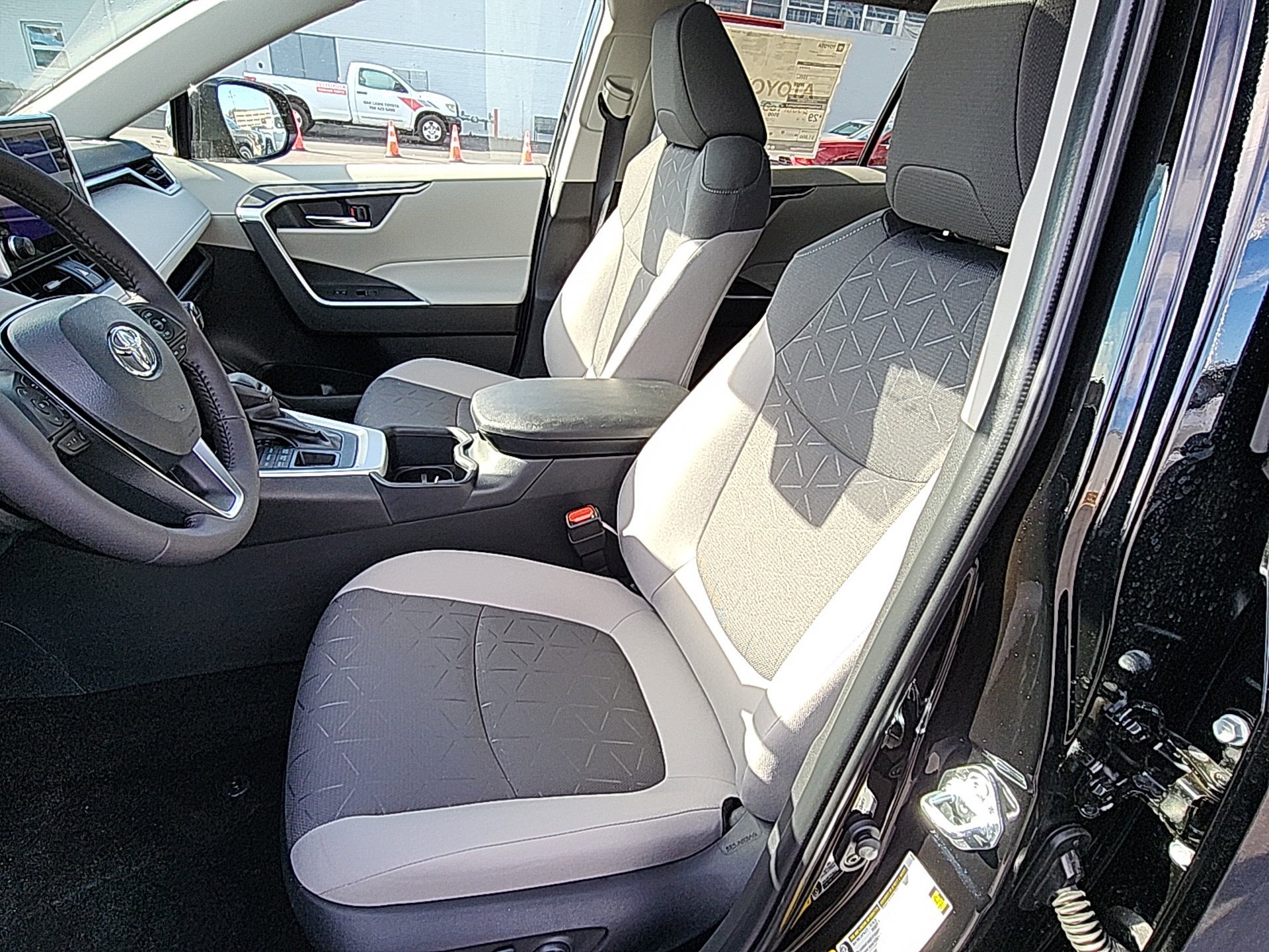 New 2025 Toyota RAV4 XLE image 21