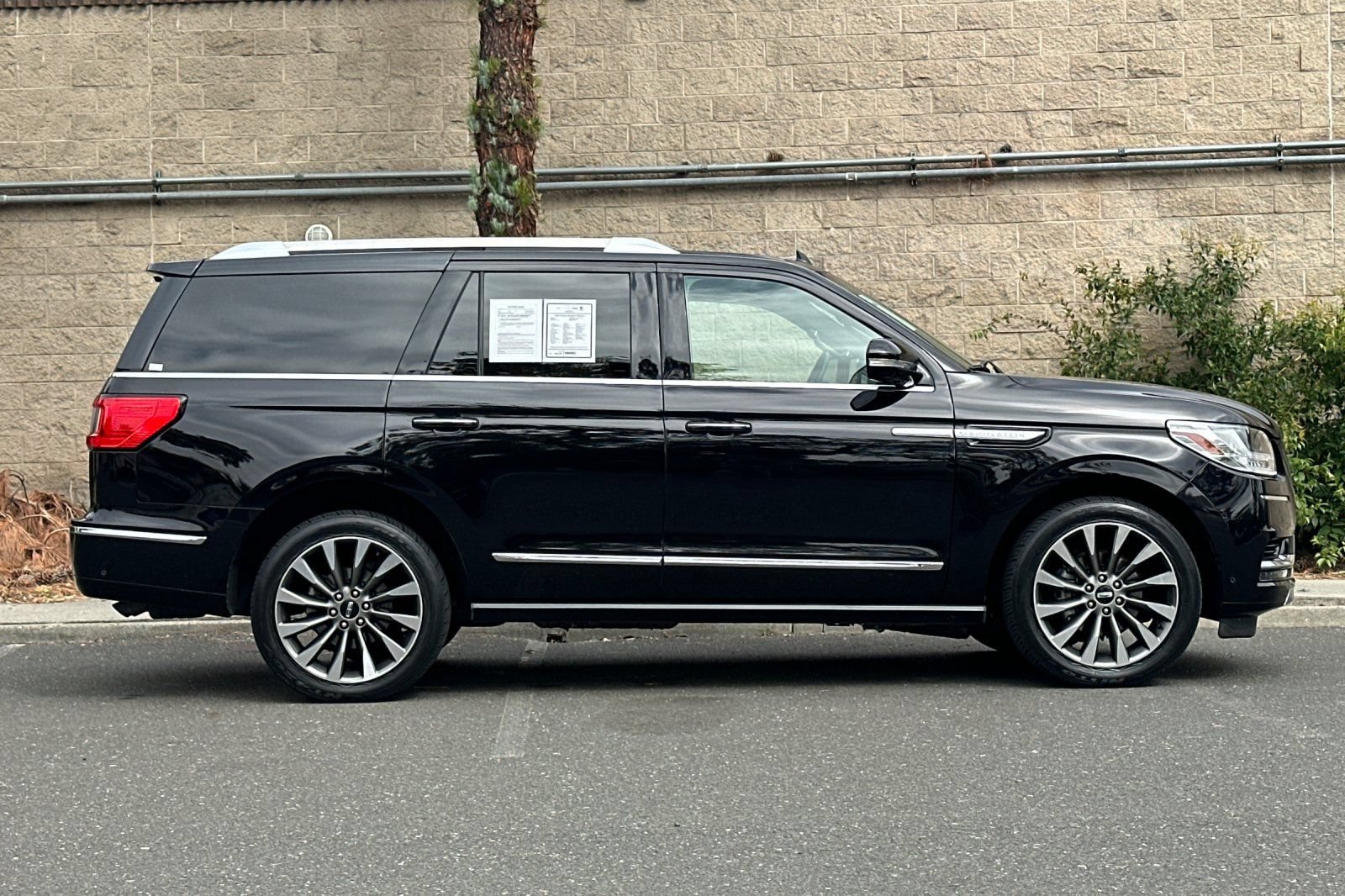 Used 2020 Lincoln Navigator Reserve RWD image 2