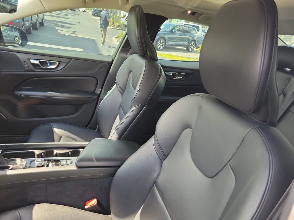 Used 2020 Volvo S60 T5 Momentum FWD image 18