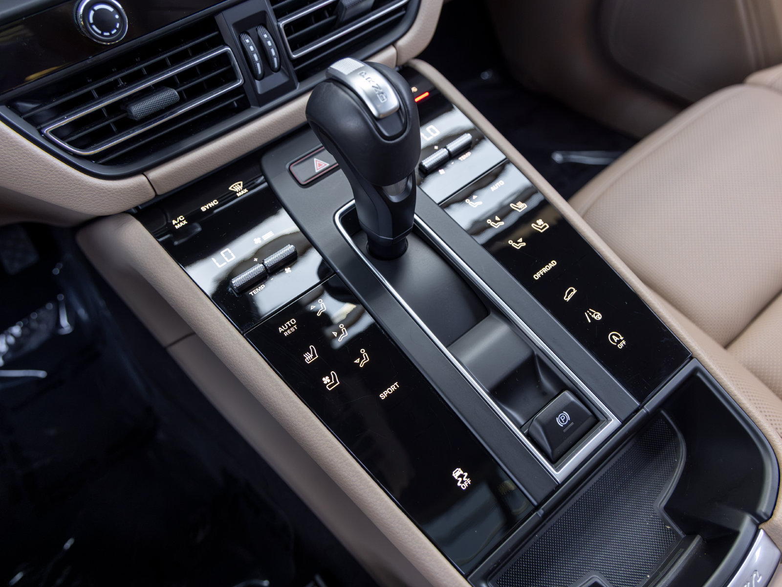 Certified 2026 Porsche Macan AWD/4WD image 43