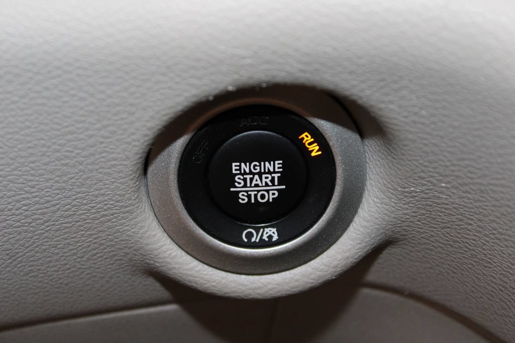 Used 2024 Chrysler Pacifica Touring-L FWD image 28