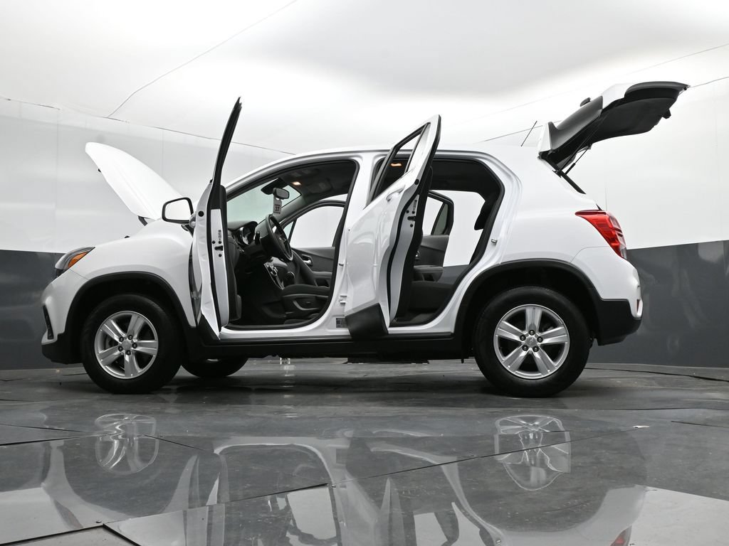 Used 2020 Chevrolet Trax LS w/ Tint and Cruise Package AWD/4WD image 31
