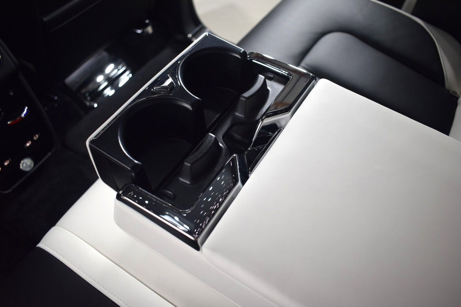 New 2026 Rolls-Royce Cullinan image 23