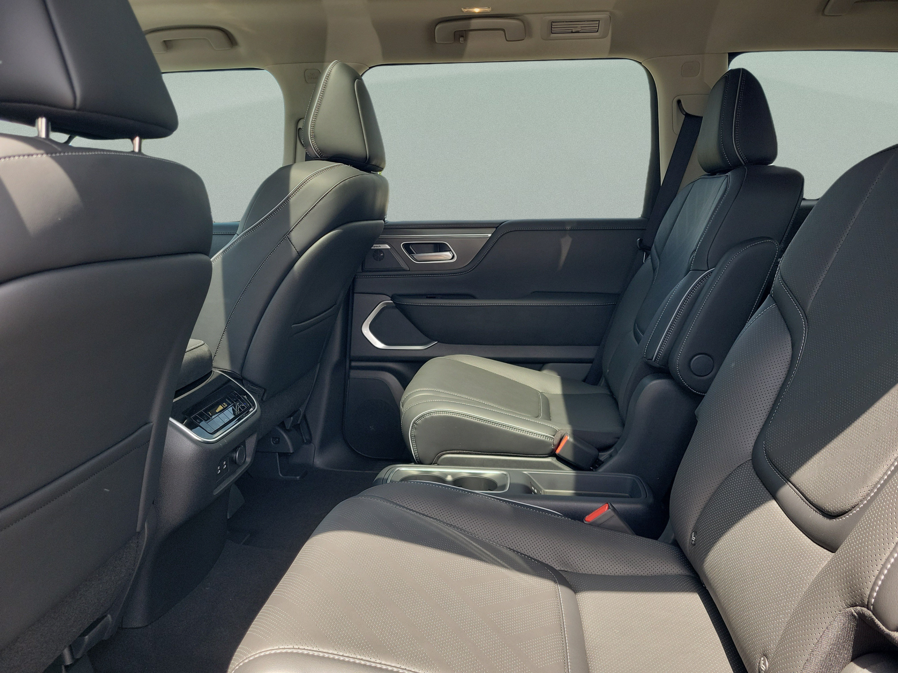Certified 2026 INFINITI QX80 Luxe w/ Cargo Package AWD/4WD image 35