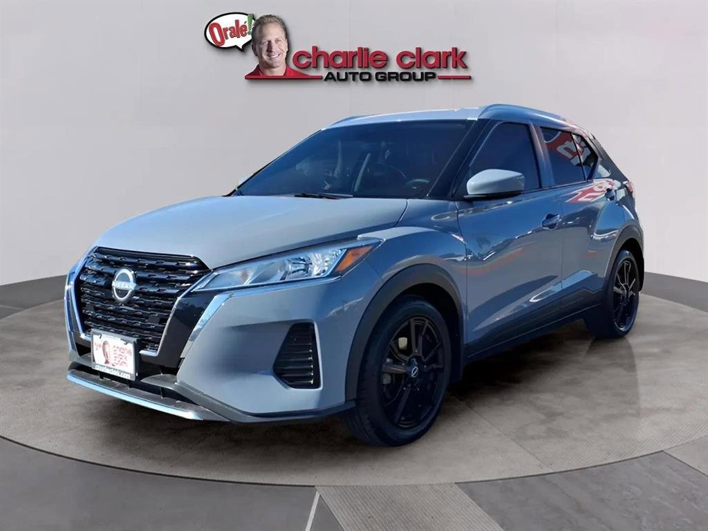 Used 2024 Nissan Kicks SV image 1