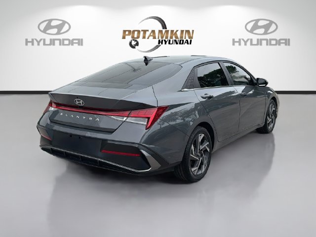 Used 2025 Hyundai Elantra SEL FWD image 5
