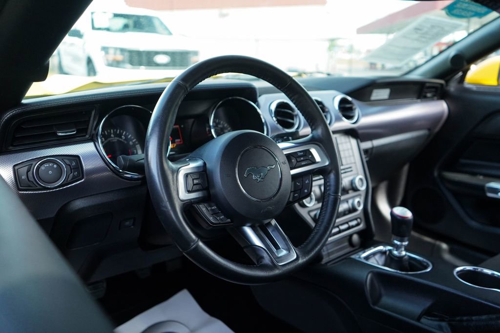 Used 2017 Ford Mustang GT w/ Black Accent Package RWD image 5