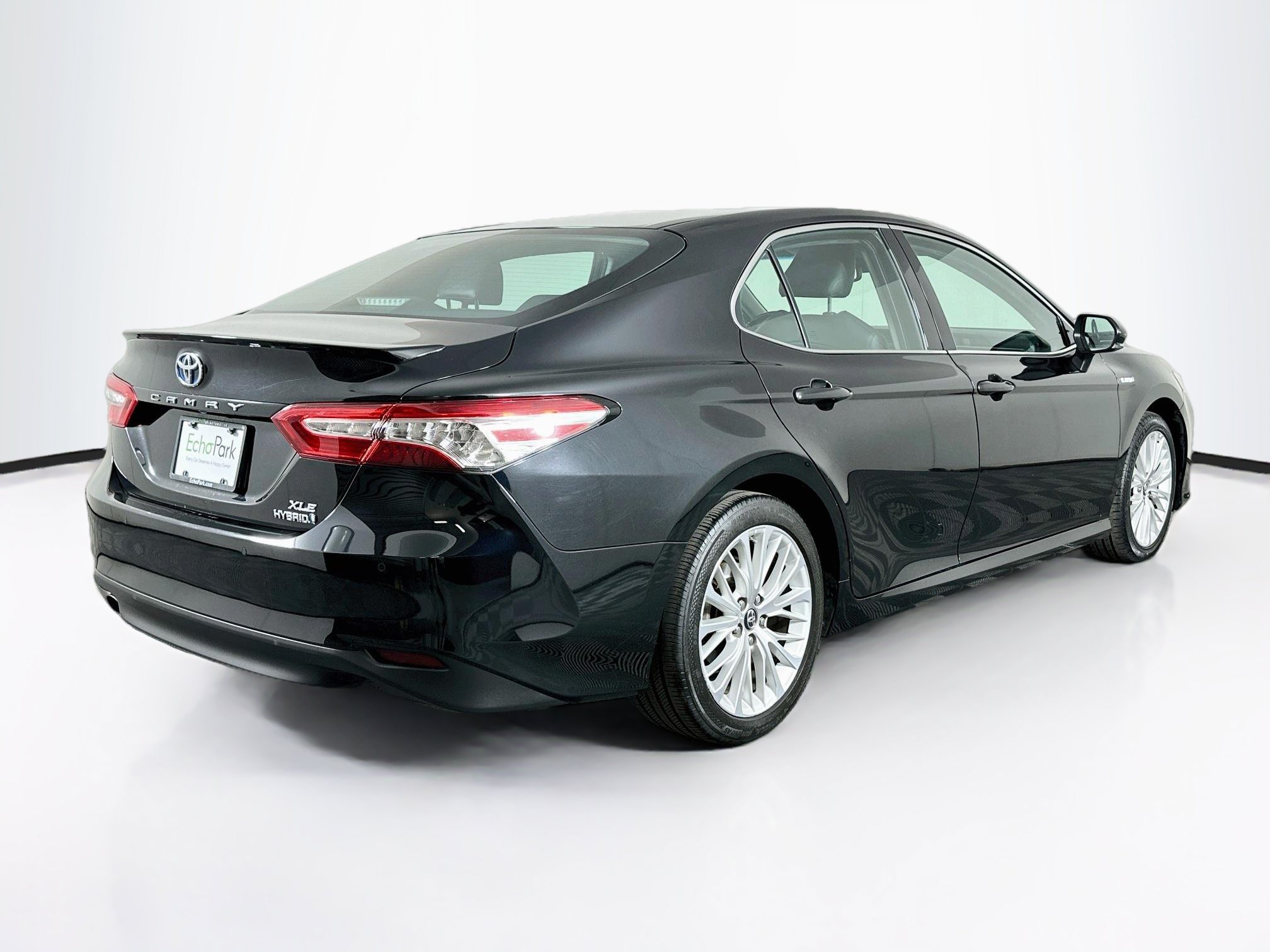 Used 2018 Toyota Camry XLE FWD image 9