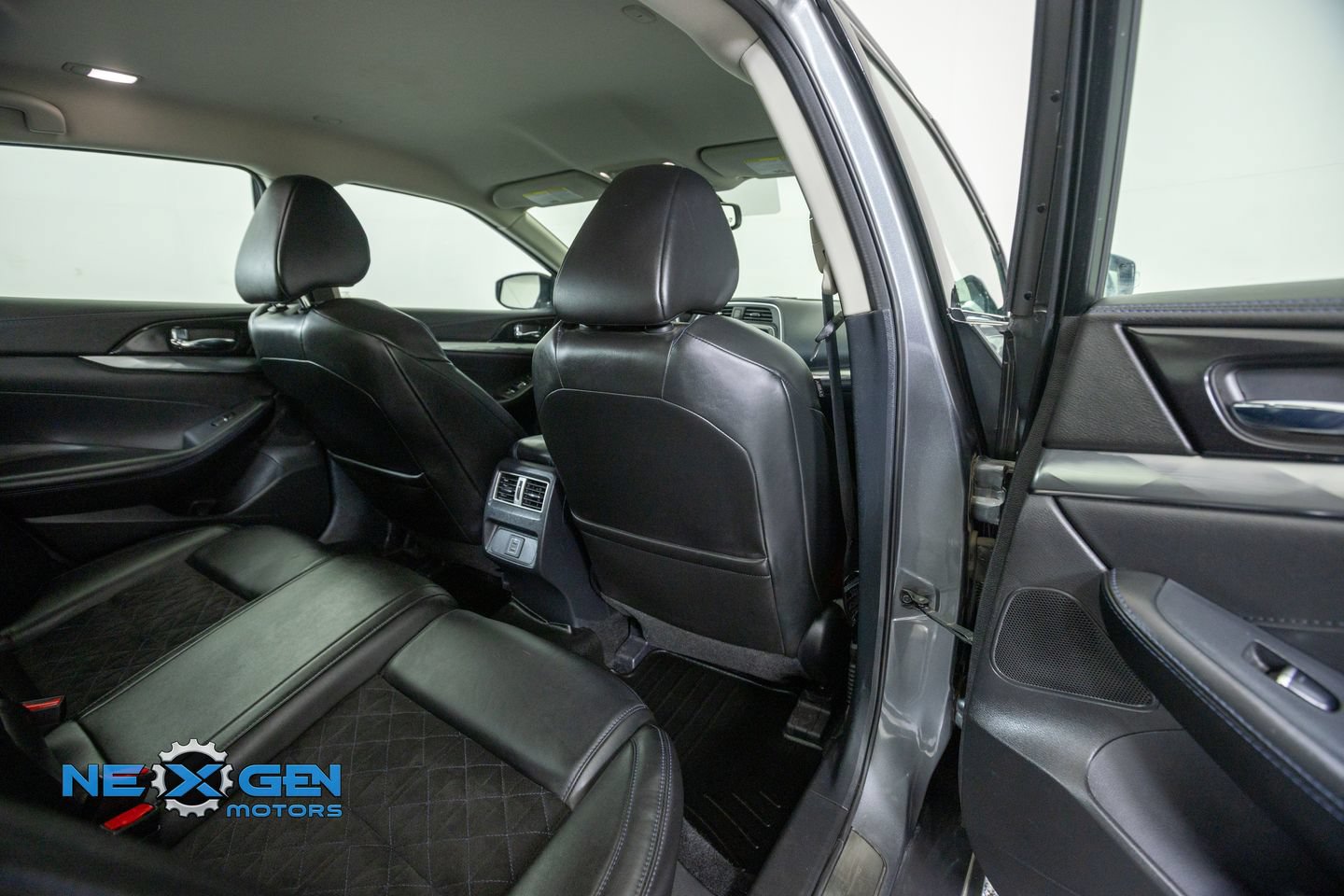 Used 2018 Nissan Maxima SR w/ Midnight Edition FWD image 36