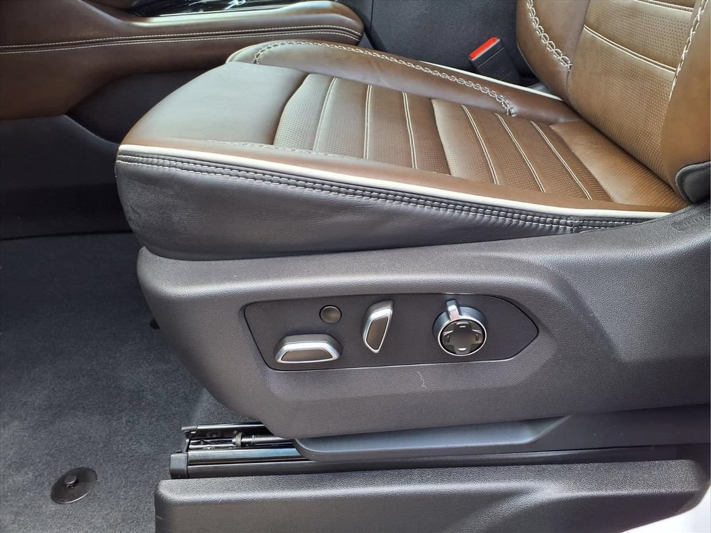 Certified 2026 GMC Yukon XL Denali Ultimate AWD/4WD image 12