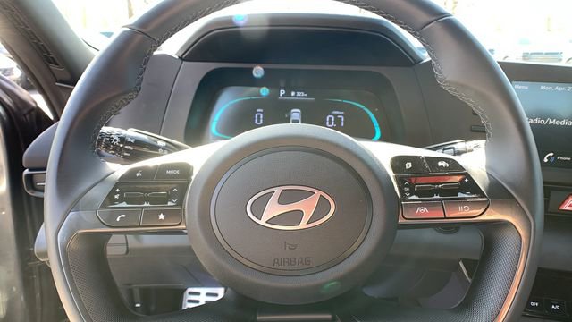 Used 2025 Hyundai Elantra Sport FWD image 15