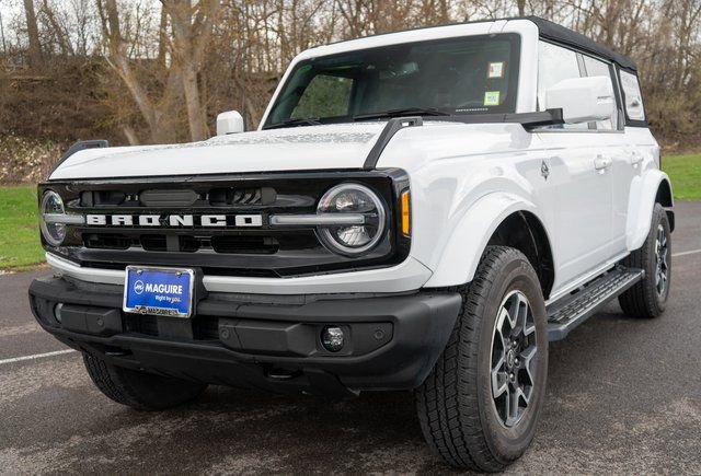 Used 2023 Ford Bronco Outer Banks image 2