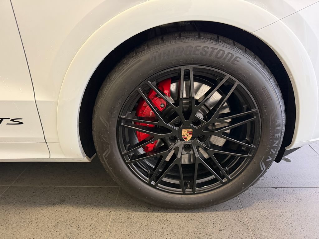 Certified 2025 Porsche Cayenne GTS AWD/4WD image 13