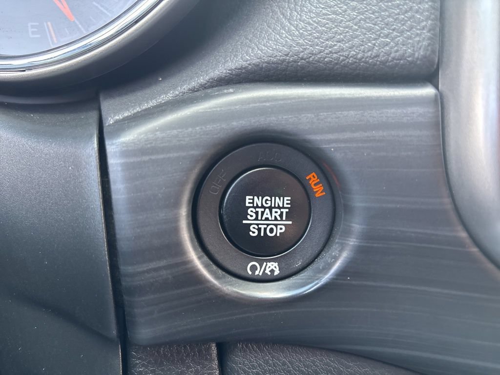 Used 2021 Jeep Grand Cherokee Laredo AWD/4WD image 28